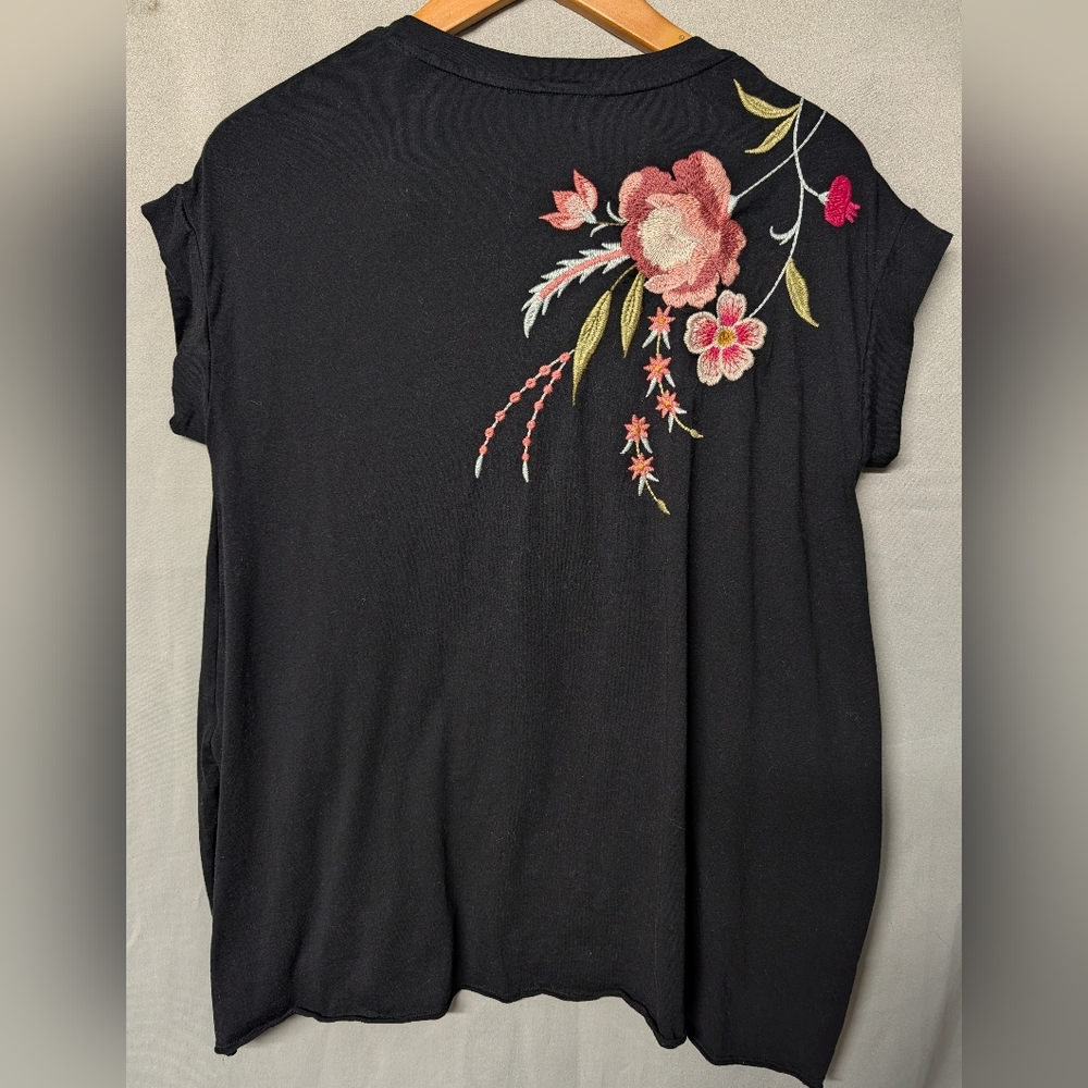 Johnny Was Joya Relaxed Drape Tee, Embroidered Floral Short Sleeve- Size XS - Picture 9 of 13